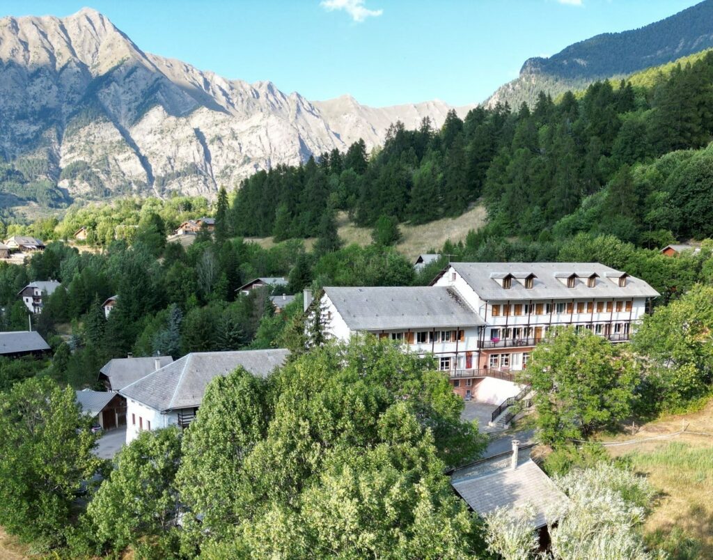 Le Gîte 05, la Maison pour Tous, dans les Hautes Alpes, à proximité des Orres