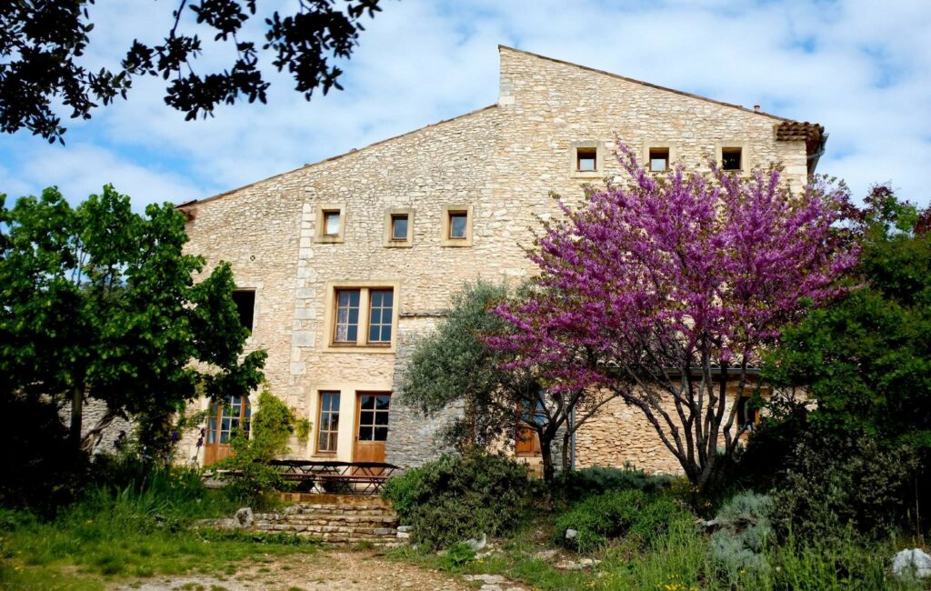 L’Archipel des Coustètes, a beautiful Provençal mas in the Luberon forest