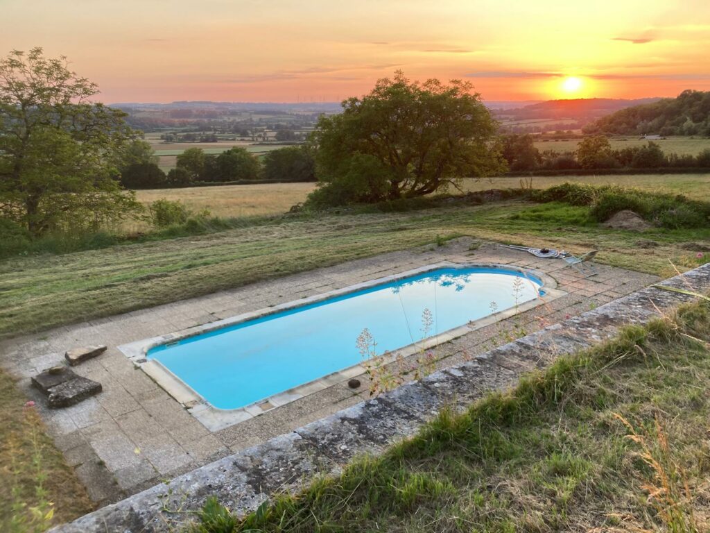 Château de Monthelon, an artists’ residence surrounded by nature, welcomes you for your wellbeing retreats