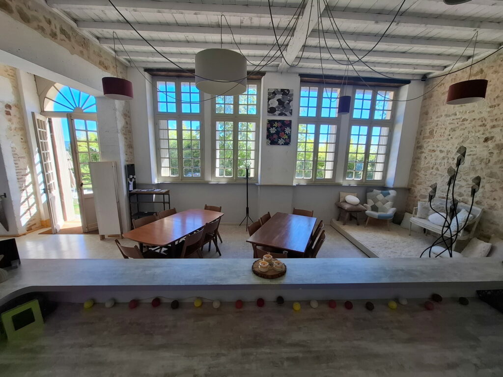ESPACE PRÉSENCE « Votre lieu de stage de charme avec piscine dans le Lot »